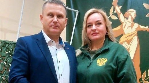 Геннадий Селебин передал от коллектива Брянской облбиблиотеки гумпомощь для нужд СВО