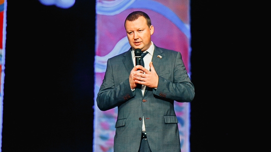 Дмитрий Шатров поздравил жителей Новомосковска с наступающими праздниками