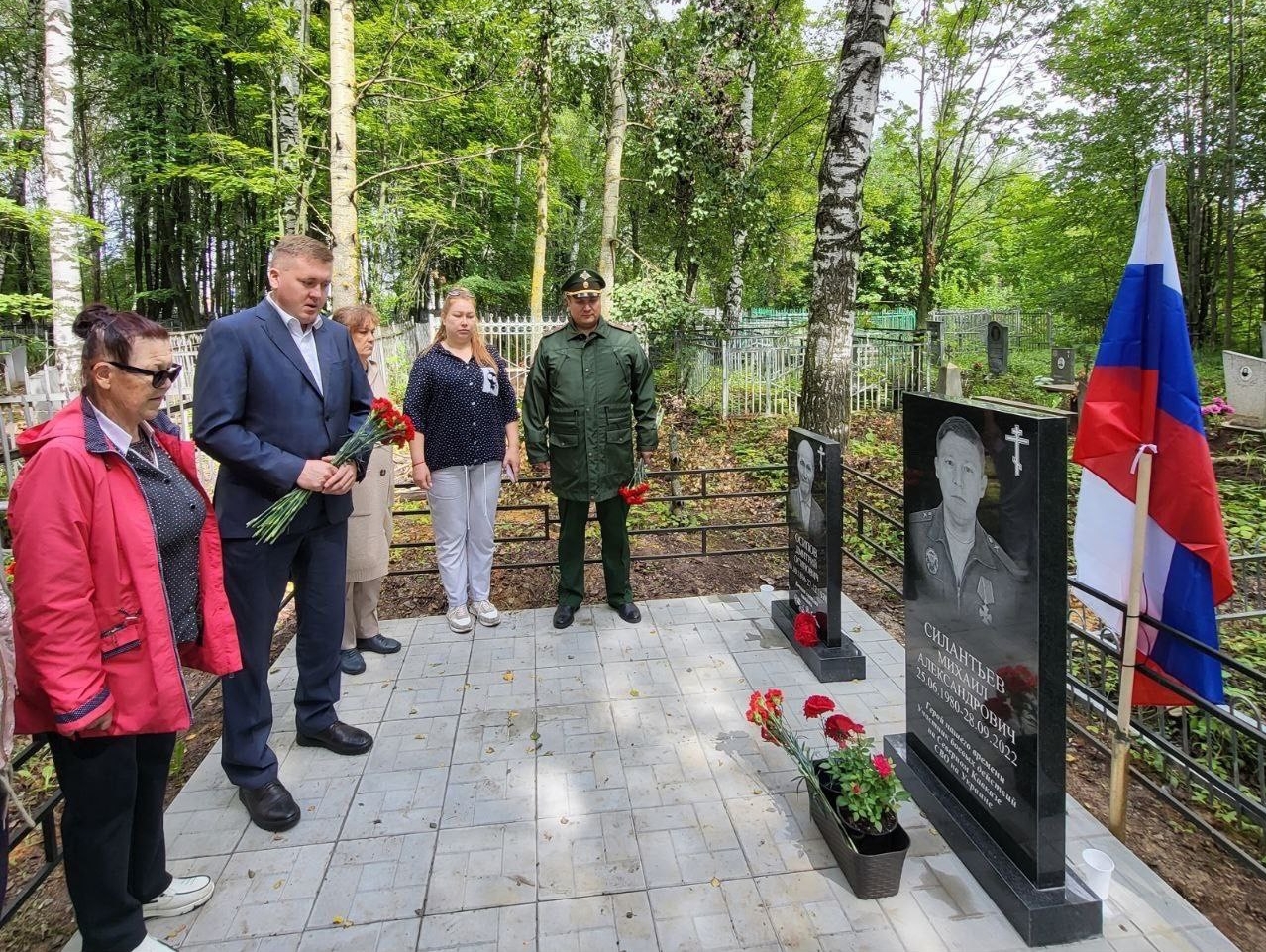 Владимир Михайлов принял участие в открытии памятника на могиле героя СВО