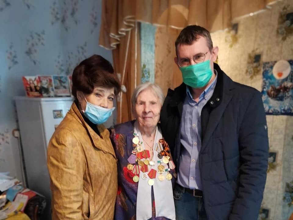 Активисты новосибирской "РОДИНЫ" поздравили ветеранов, проживающих в районе Пашино