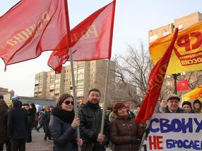 На митинге в Тюмени поддержали Крым