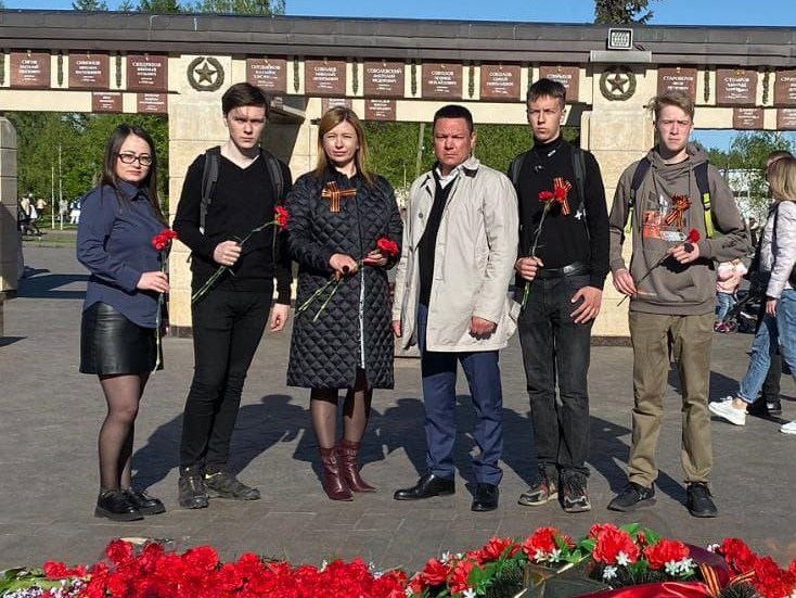 "РОДИНА" Татарстана в честь Великой Победы возложила цветы к Вечному огню