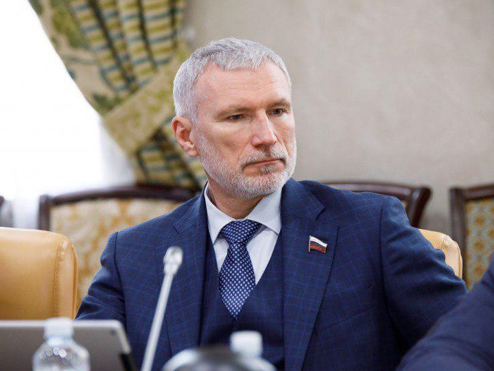 Журавлев: Либеральные элиты глубоко запустили "невидимую руку рынка" в карманы россиян