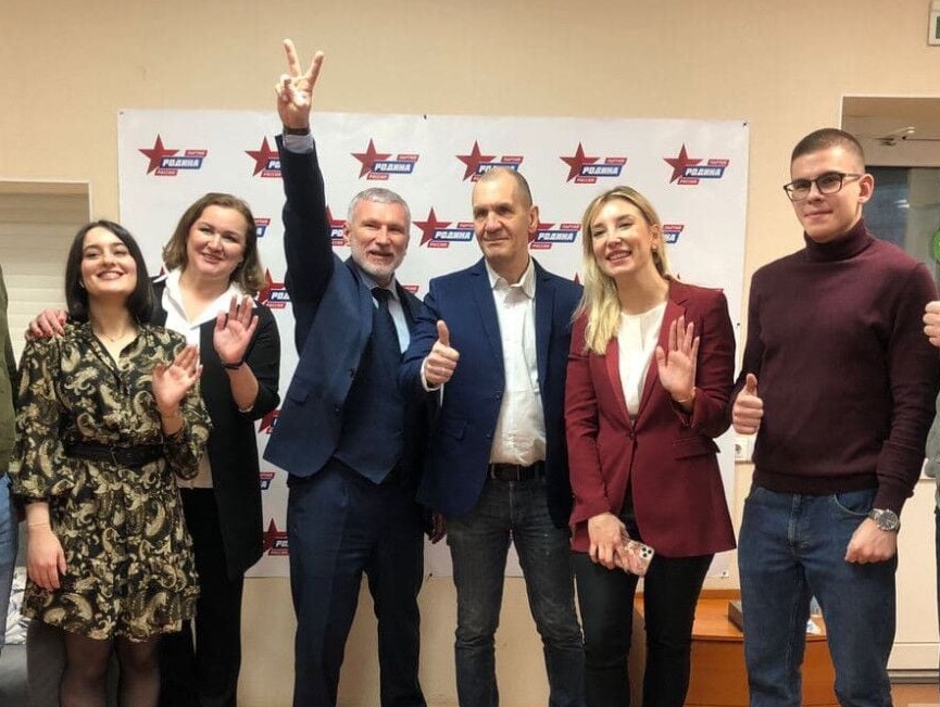 Алексей Журавлев наградил освобожденного из ливийской тюрьмы Максима Шугалея