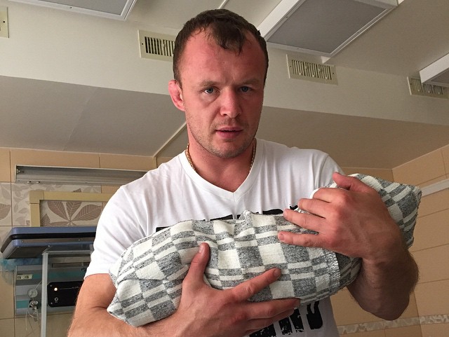 Омский соратник, двукратный победитель Гран-при Bellator, второй раз стал отцом