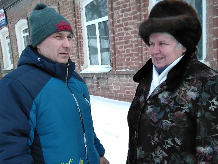 Кировские активисты поздравляют землячек с 8 марта