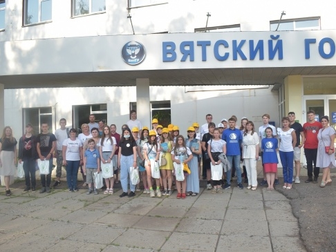 СОРАТНИЦА КИРОВСКОЙ "РОДИНЫ": К ДВИЖЕНИЮ ШКОЛЬНЫХ ЛЕСНИЧЕСТВ ВСЕ АКТИВНЕЕ ПОДКЛЮЧАЮТСЯ ЛЕСНЫЕ ОТДЕЛЫ, ВЕТЕРАНЫ ОТРАСЛИ