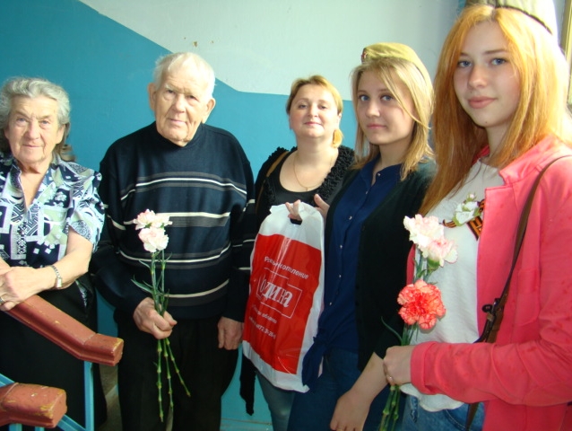 Активисты новомосковского отделения партии "РОДИНА" поздравили ветеранов