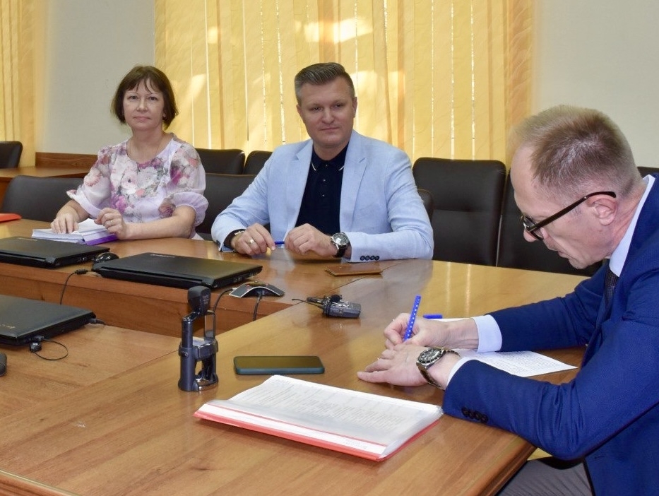 ВЛАДИМИР СУХАРЕВ СДАЛ В ОБЛИЗБИРКОМ  ПОДПИСИ В СВОЮ ПОДДЕРЖКУ