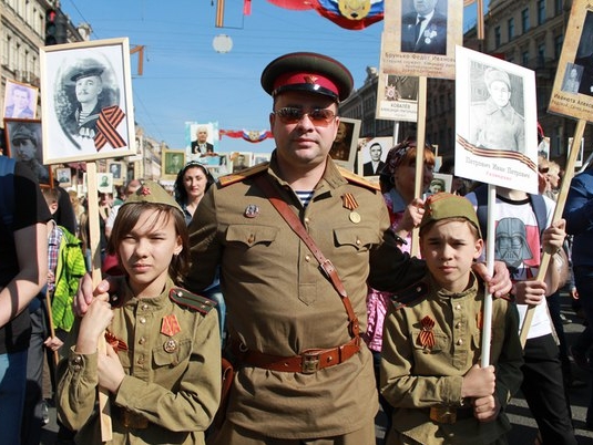 Питерские соратники вышли на акцию "Бессмертный полк"