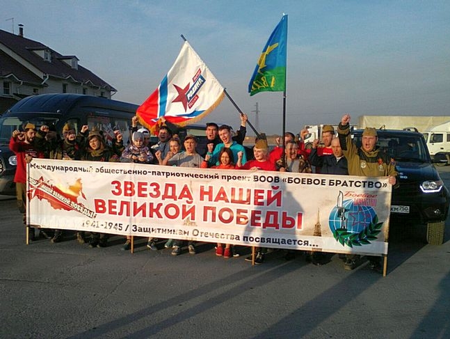 Барабинские партийцы встретили автоколонну гонщиков, совершающих пробег в честь Великой Победы