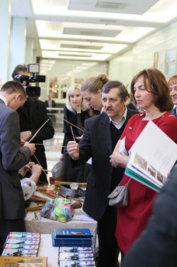 Открытие в Госдуме выставки "20 лет милосердия: преодоление и доступность", 23 апреля 2013 года