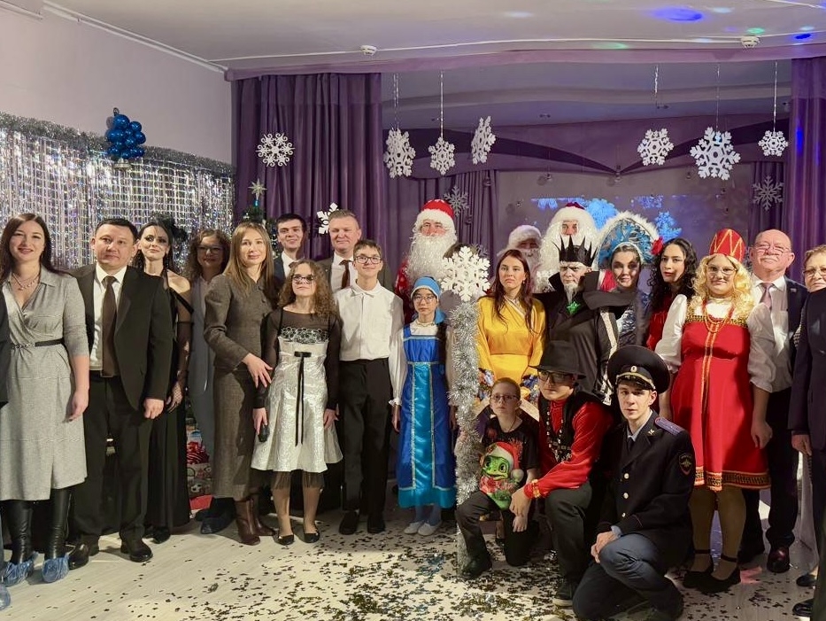Новогодние подарки от Владимира Сухарева вручены детям сада-школы при Астраханском губернском техникуме