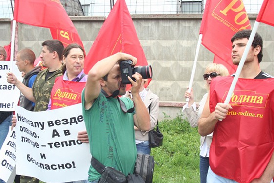 Акция партии "РОДИНА" у лагеря для нелегалов в Гольяново, 15 августа 2013 г