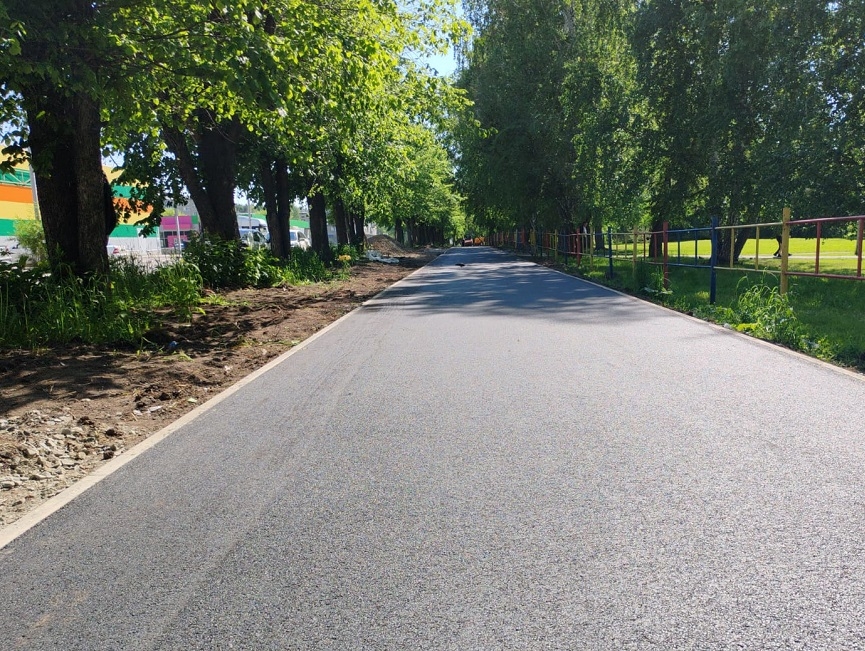 Благодаря Леониду Рыбину отремонтирован тротуар на ул.Новоуральской в Новосибирске