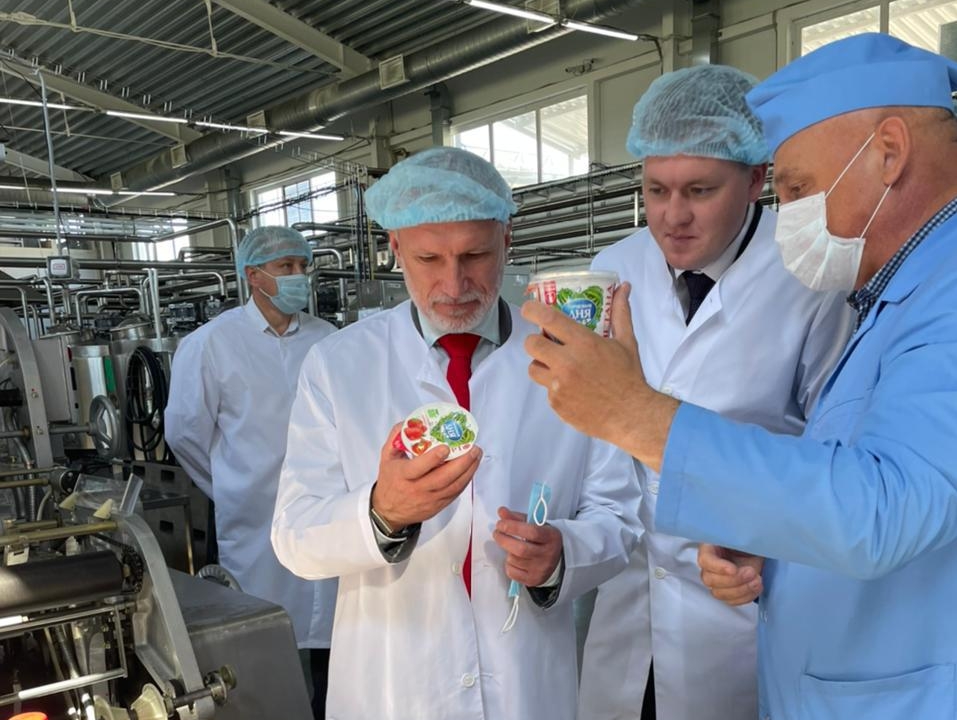 Алексей Журавлев оценил качество чувашской молочной продукции