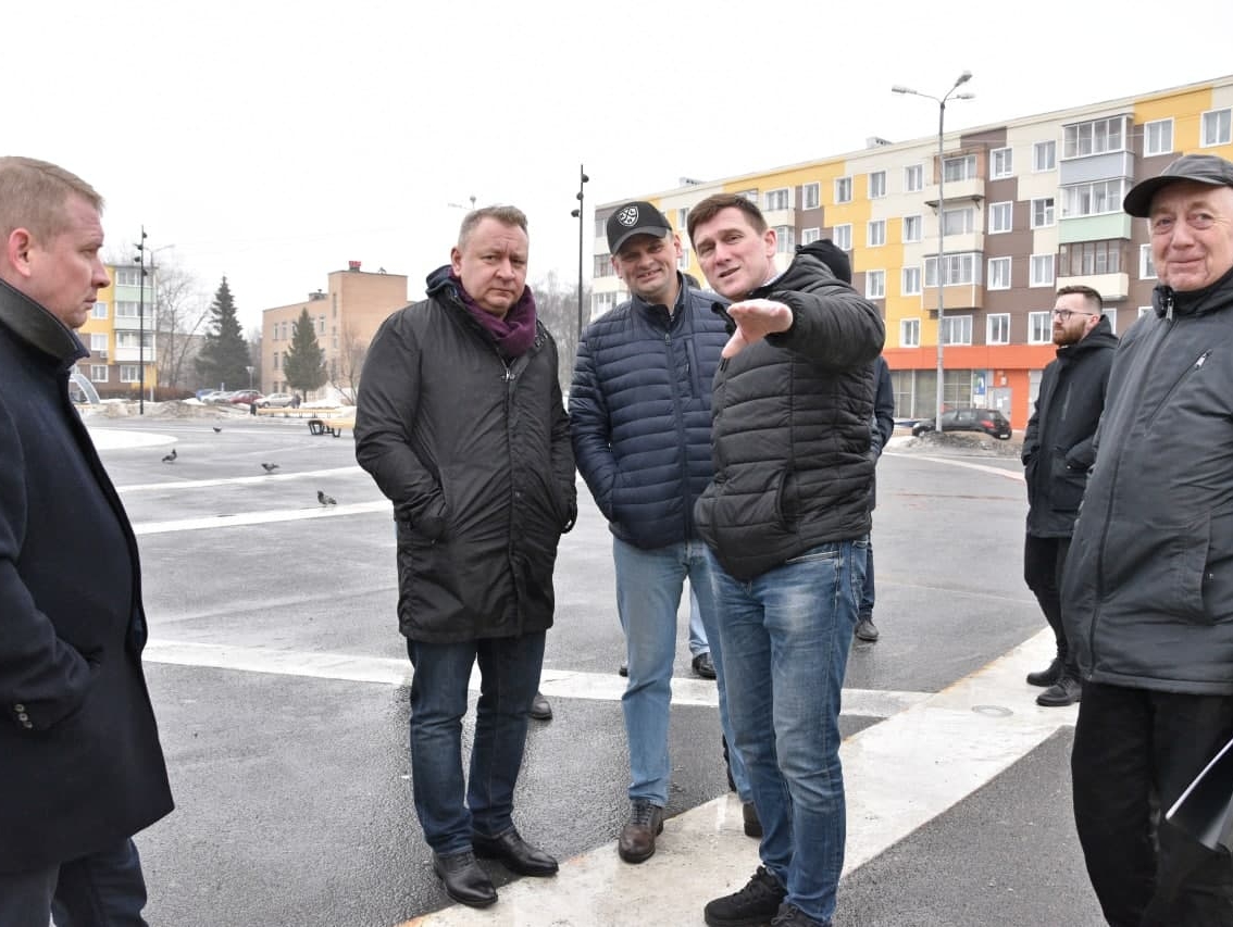 Депутат-родинец Сергей Захаров проверил площадь в подмосковном городе Пересвет