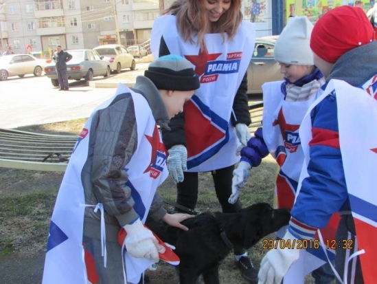 Партийцы посадили деревья в Красноярске