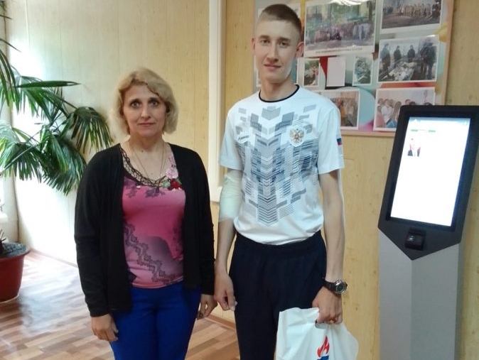 Клуб избирателей Вячеслава Илюхина передал подарков для бойцов, поступивших в военный госпиталь
