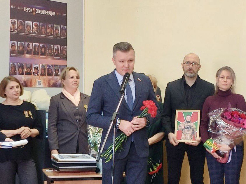 ВЛАДИМИР СУХАРЕВ ПРИНЯЛ УЧАСТИЕ В ТОРЖЕСТВЕННОЙ ЛИНЕЙКЕ ПО ОТКРЫТИЮ «ПАРТЫ ГЕРОЯ» В СОШ № 30 ГОРОДА АСТРАХАНИ