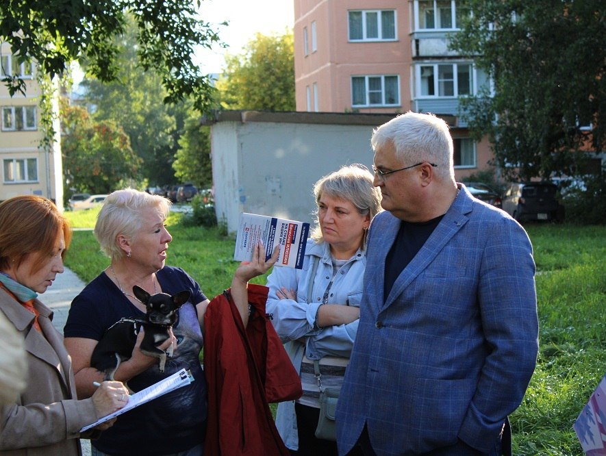 Вячеслав Илюхин провел встречи с жителями в микрорайоне «Юбилейный» Новосибирска