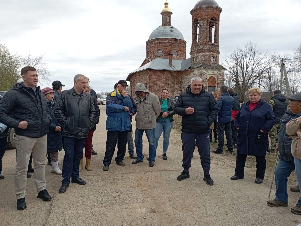 Депутат гордумы Сергиева Посада от партии "РОДИНА" Сергей Захаров встретился с жителями и советом ветеранов