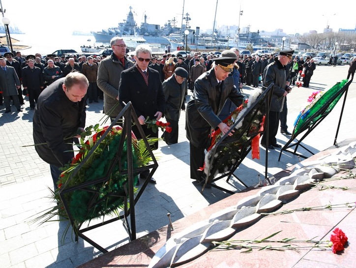 Партийцы Владивостока отпраздновали День моряка-подводника