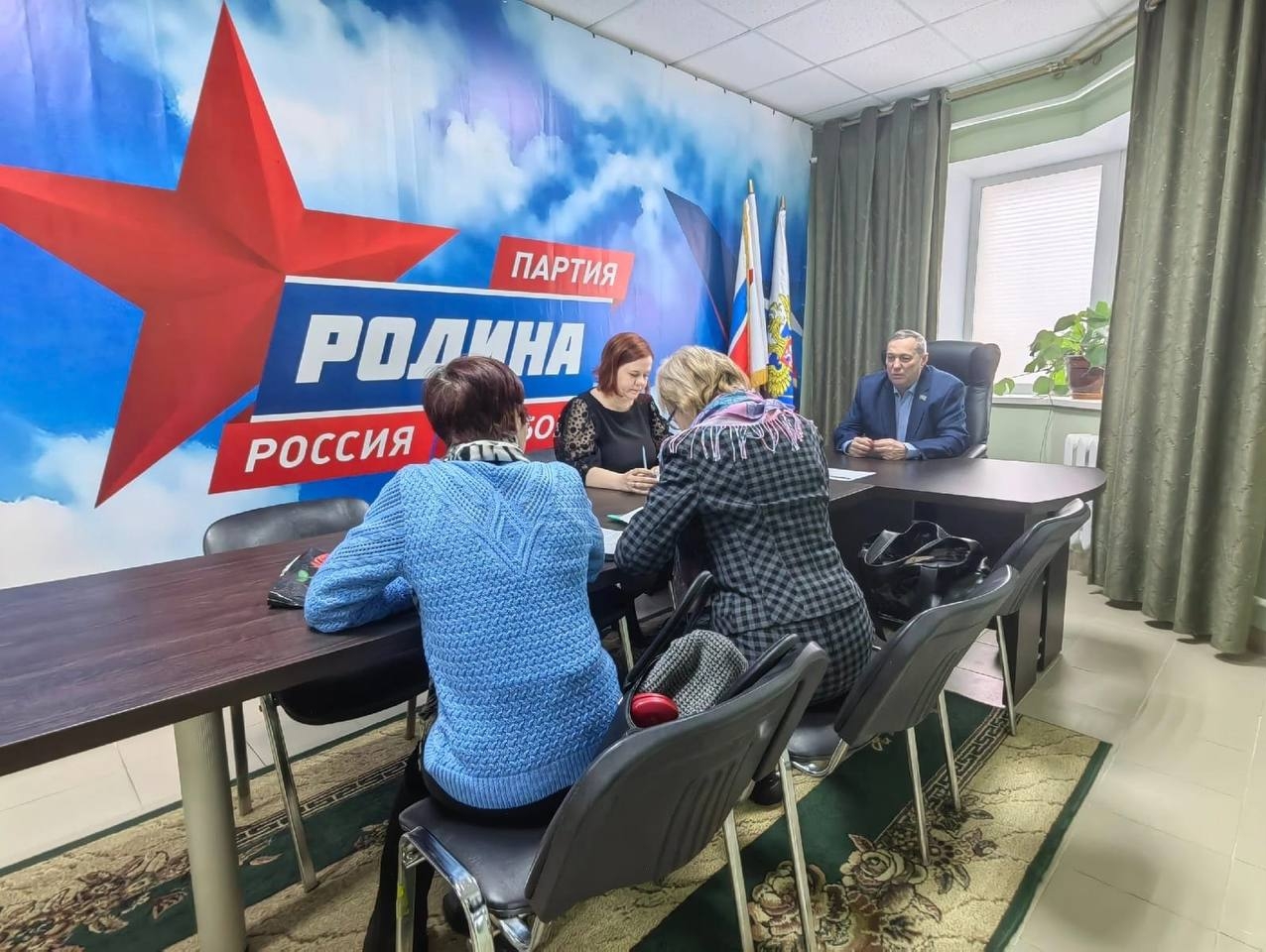 Депутат Тамбовской гордумы от "РОДИНЫ" Валерий Стариков провел внеочередной прием