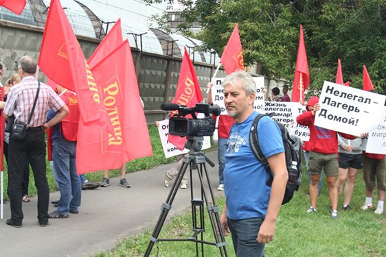 Акция партии "РОДИНА" у лагеря для нелегалов в Гольяново, 15 августа 2013 г