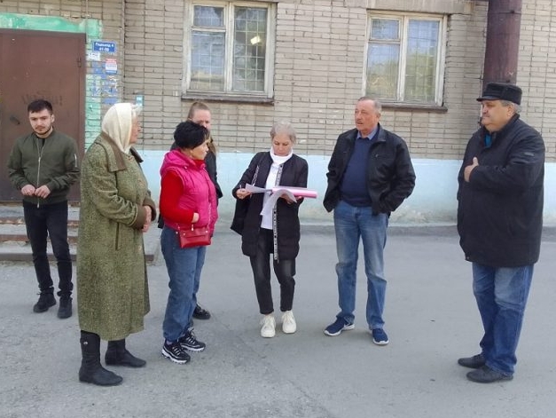 Депутат г. Новосибирска от "РОДИНЫ" Леонид Рыбин вместе с представителями мэрии проконтролировал исполнение наказов граждан