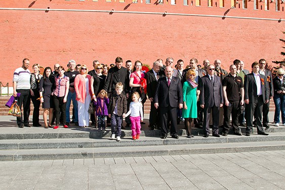 Родинцы возложили венки к могиле Неизвестного солдата