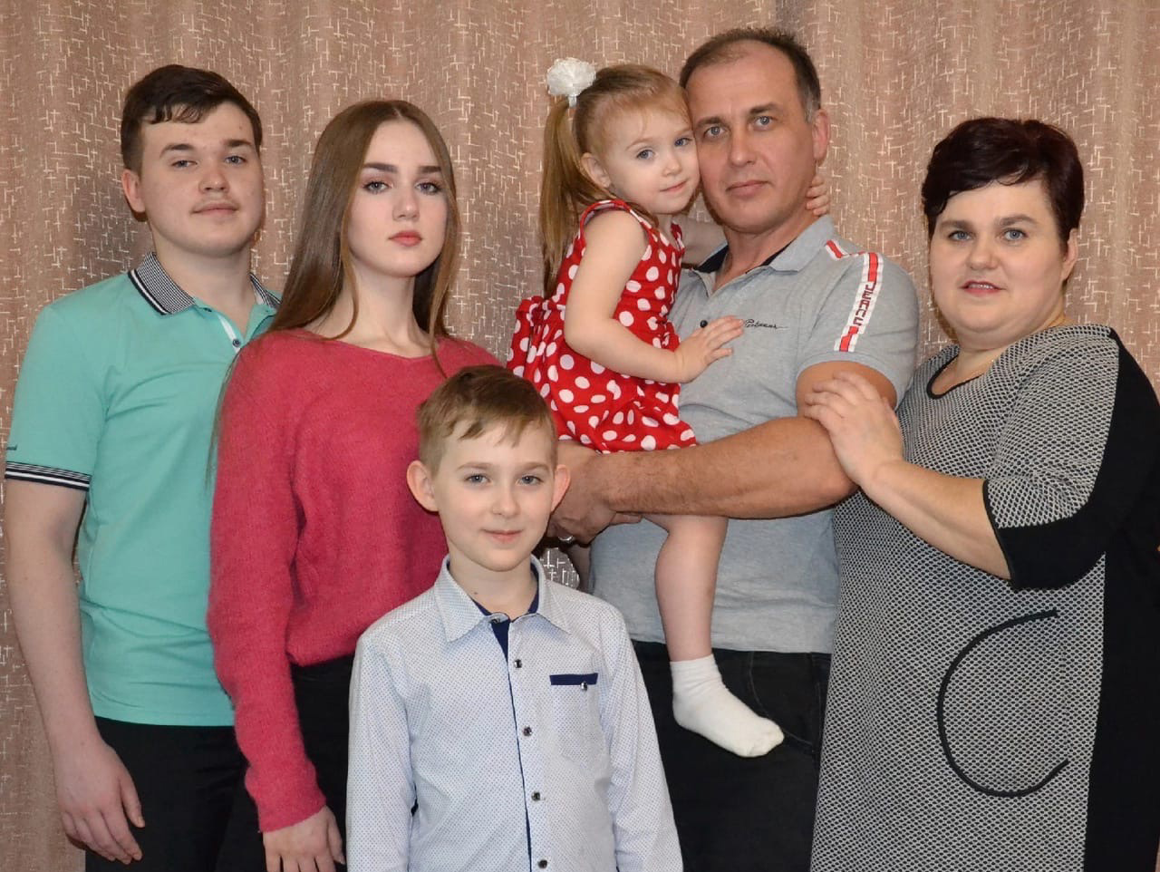Соратнице Кировской "РОДИНЫ" вручен памятный знак "Семейная слава"
