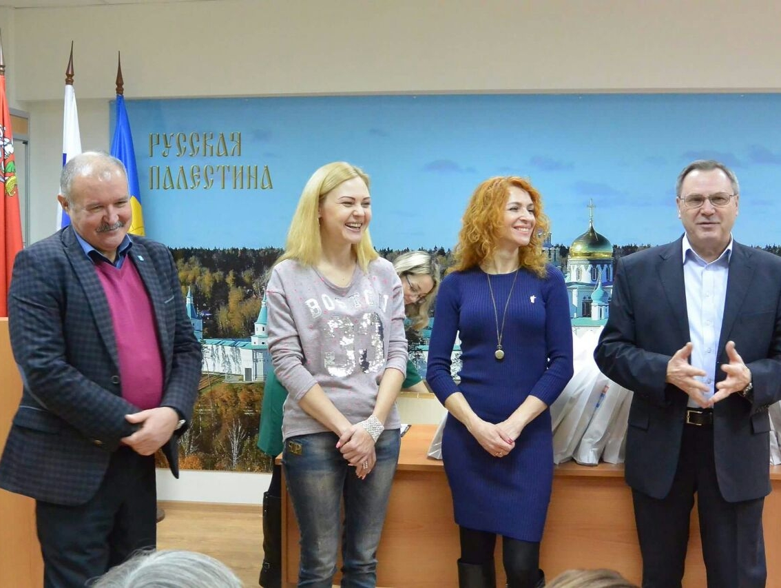 Истринские партийцы вручили подарки детишкам из многодетных семей