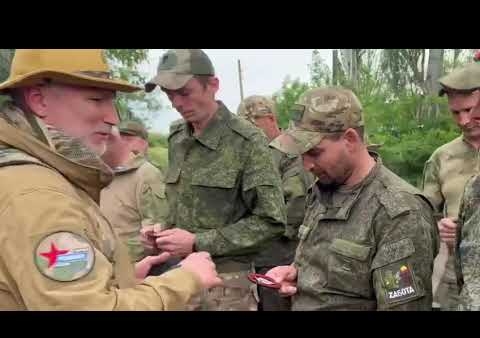 Журавлев вручил шевроны отряду БАРС 11 бригады «Царские волки» под руководством Дмитрия Рогозина