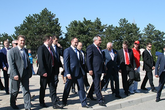 Вице-премьер РФ Дмитрий Рогозин в Молдове, 9 мая 2013 года