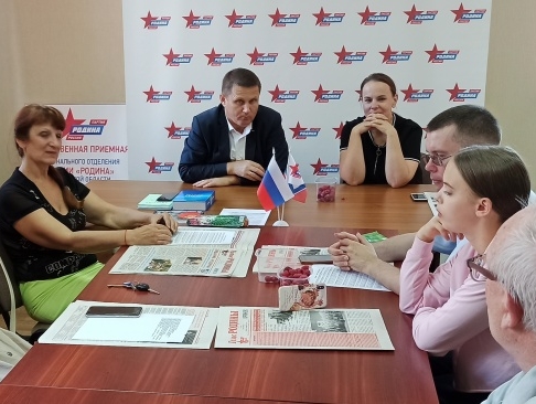 Брянская "РОДИНА" почтила память патриота Виктора Никонова