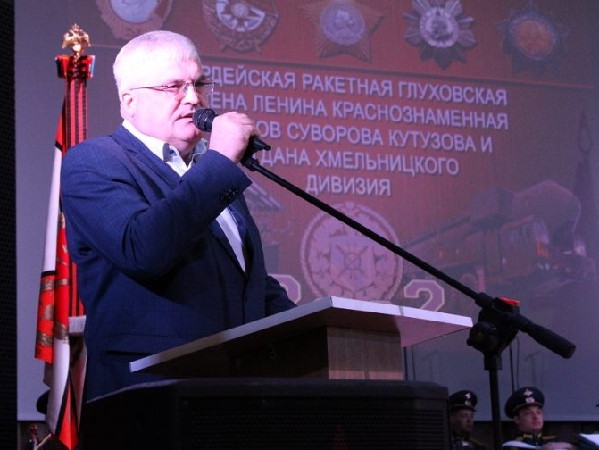 Вячеслав Илюхин и Леонид Рыбин поздравили гвардейцев-ракетчиков