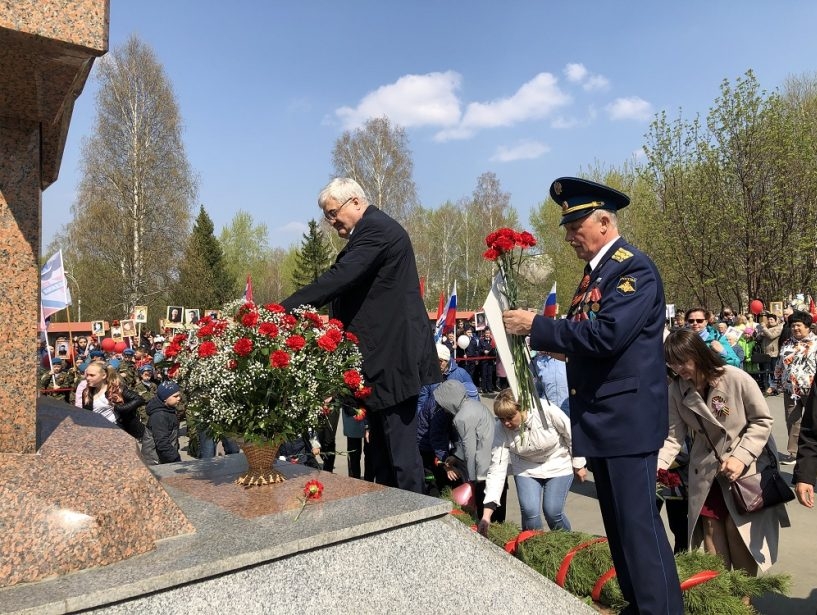 Торжественный митинг на День Победы в микрорайоне Пашино открыл Вячеслав Илюхин