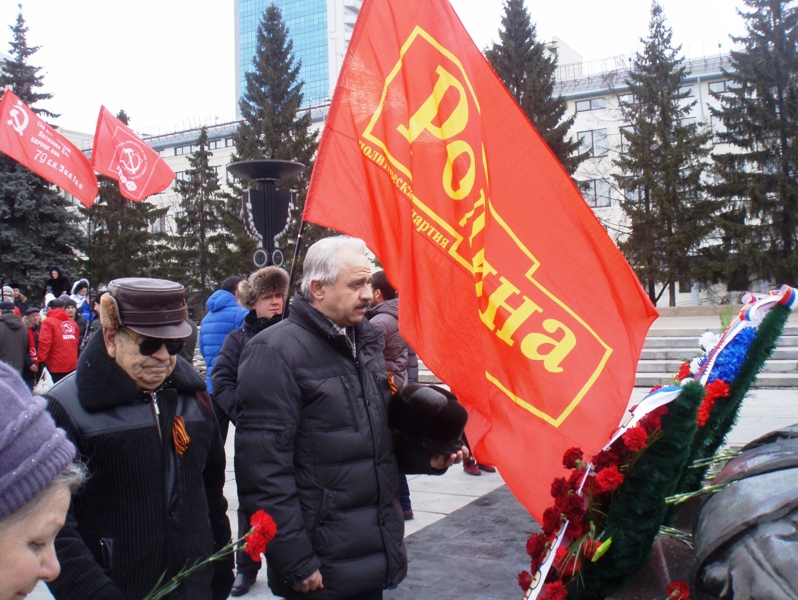 Патриоты возложили венки к Вечному огню в Челябинске