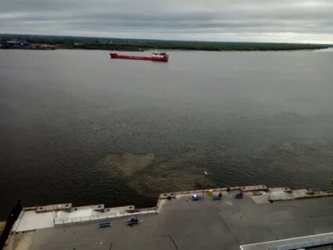 РАЗЛИВ НЕФТИ В АРХАНГЕЛЬСКОМ ПОРТУ ВЫЯВИЛ ПАРАДОКСЫ ТЕХНИЧЕСКОГО ХАРАКТЕРА