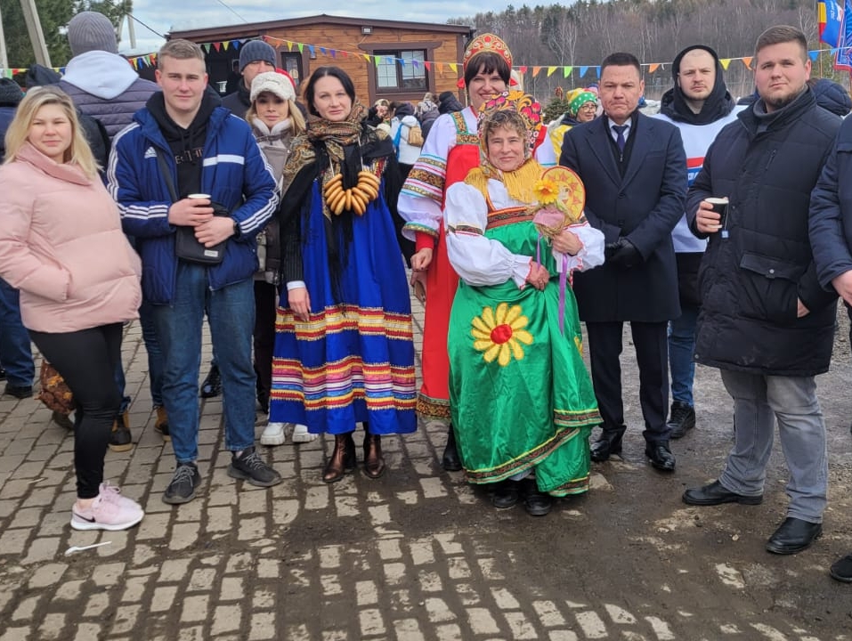 Подмосковная "РОДИНА" провела Масленицу для детей и взрослых