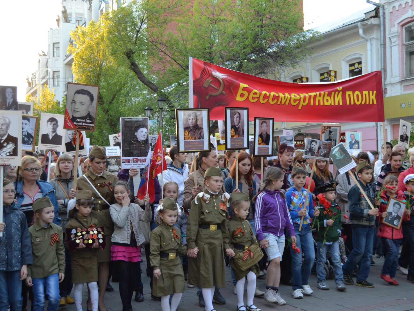 Социал-патриоты Саратова поддержали всероссийскую акцию "Бессмертный полк"