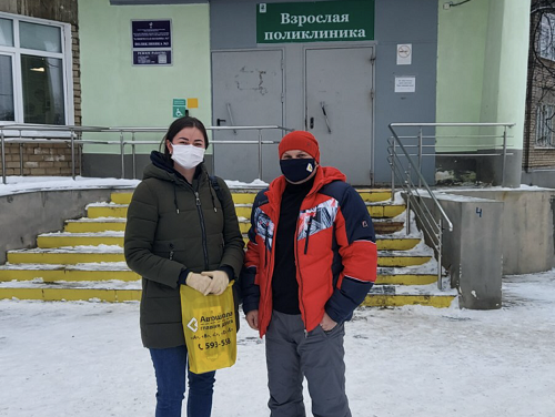 Активисты Ярославской "РОДИНЫ" развозят врачей по больным