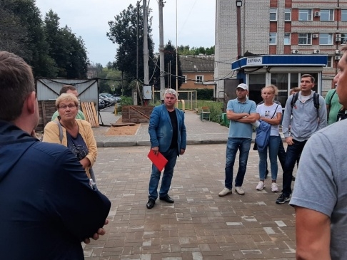 АЛЕКСАНДР ГУБАРЕВ ВСТРЕТИЛСЯ С ДОЛЬЩИКАМИ ПРОБЛЕМНОГО ДОМА В ЯРОСЛАВЛЕ