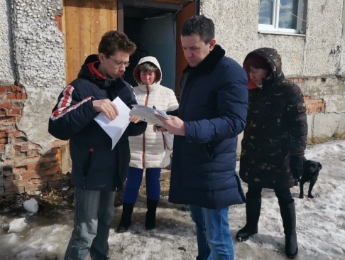 СВЕРДЛОВСКИЕ РОДИНЦЫ ПОМОГУТ ЖИЛЬЦАМ "СТРАШНОГО ДОМА" В ПОСЕЛКЕ СЫЛВА