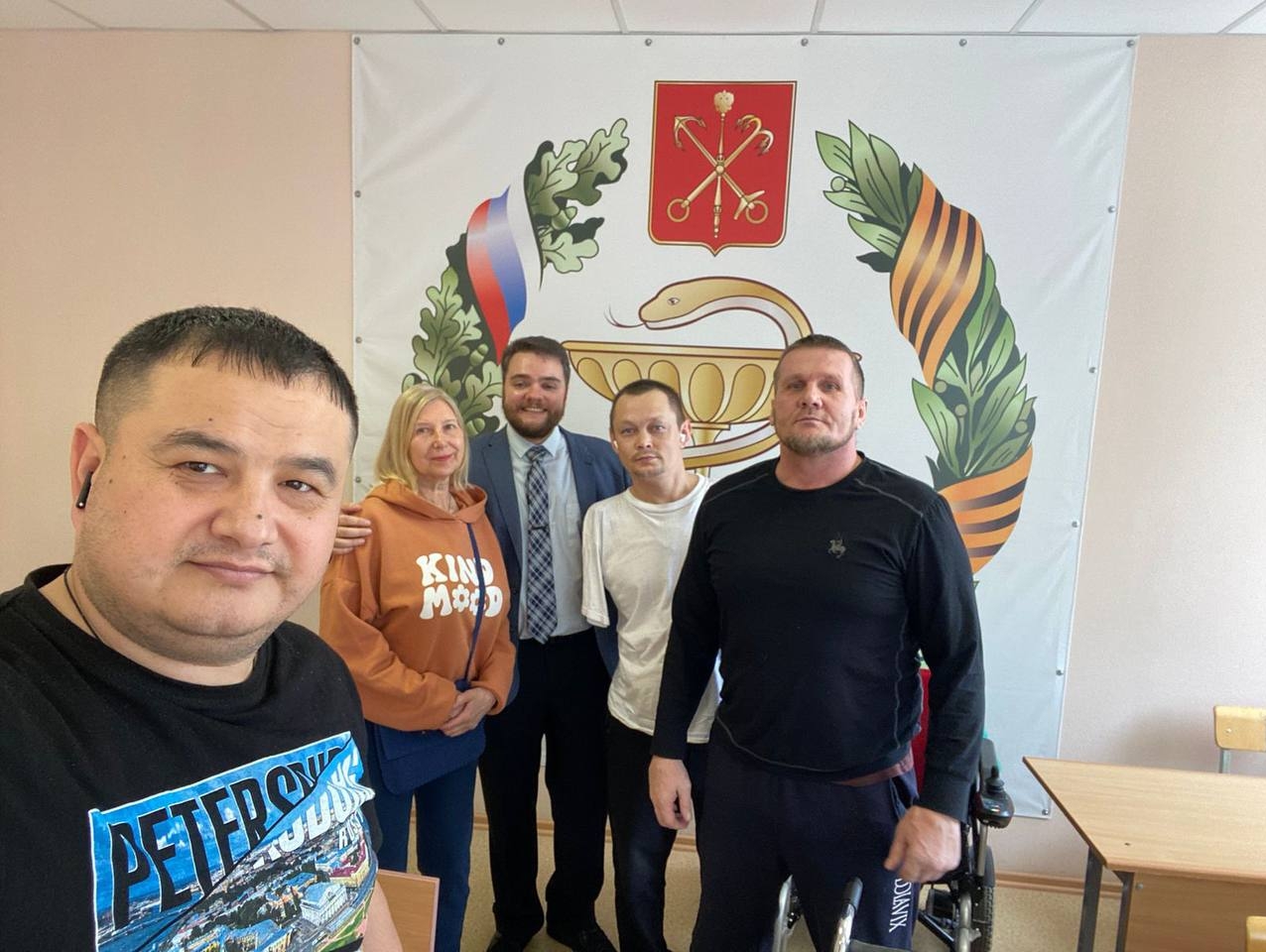 Петербургский партиец прочитал лекцию для бойцов и командиров зоны СВО, находящихся на лечении