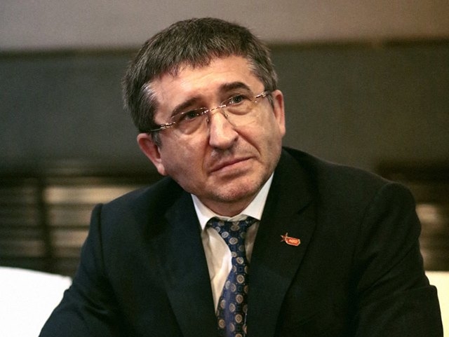 Александр Савельев поздравил россиян с Днём защитника Отечества
