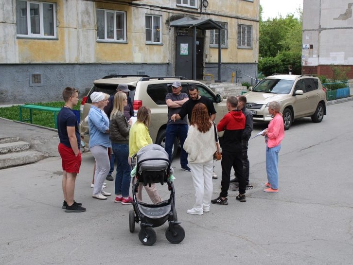 В Новосибирске прошли совещания по благоустройству дворов в рамках исполнения наказов, данных избирателями Вячеславу Илюхину