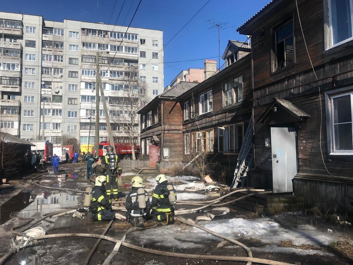 Архангельская "РОДИНА" поможет семье погорельцев и проследит за расселением аварийных домов