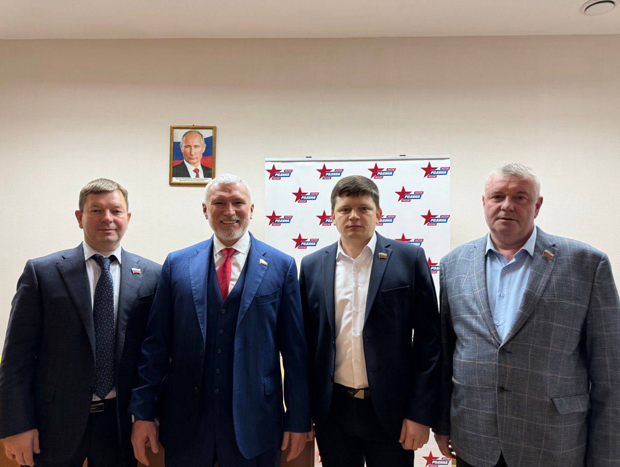 Алексей Журавлев в Тамбовской облдуме провел встречу с фракцией "РОДИНА" и председателем парламента